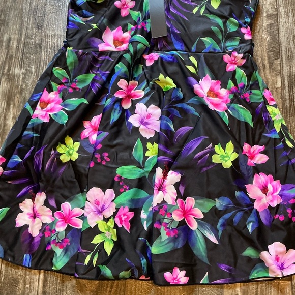 Floral One-Piece Swimsuit Size 16W - Picture 5 of 9